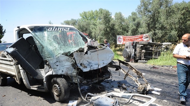 ​Bursa’da kamyonet ile cipin kafa kafaya çarpıştığı kazada 2’si ağır 6 kişi yaralandı