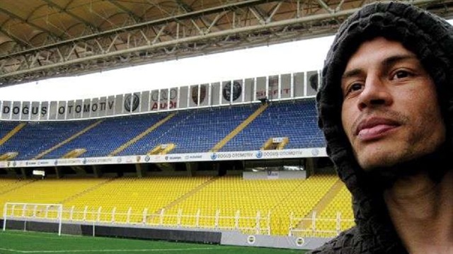 2004-2012 yılları arasında Fenerbahçe forması giyen Alex, sarı-lacivertli taraftarların büyük sevgisini kazanmıştı.