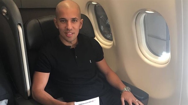 Feghouli sonunda Galatasaray için yola çıktı!