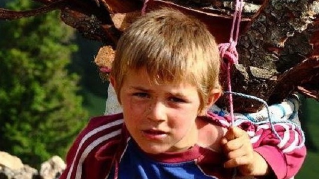 15 yaşında şehit olan Eren'in 2011 yılında Karadeniz'de odun taşırken çekilen fotoğrafı ailesi tarafından paylaşıldı. 