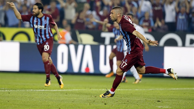 Trabzonspor'un yıldızı Burak Yılmaz, Konyaspor maçında attığı 2 golle yıldızlaştı. 