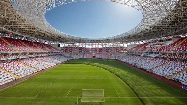 33 bin 539 kişi koltuk kapasitesine sahip Antalya Stadı.