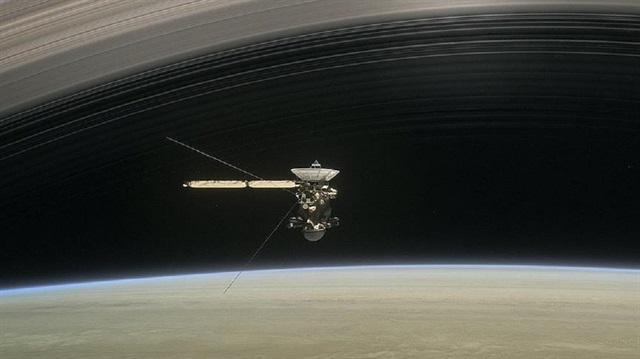 Bilim insanları,  keşif uydusu Cassini'nin atmosferde daha derinlere dalması nedeniyle yavaşlayabileceği ancak itici gücü kullanılarak yeniden eski dengesini sağlayabileceklerini ifade etti.
