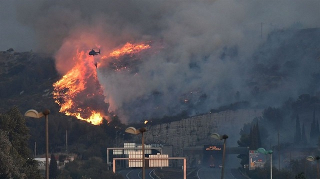Fransa'nın ​Marsilya kentinde çıkan yangın