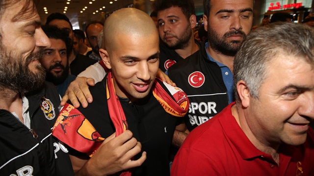 Galatasaray'ın yeni transferi Feghouili'yi sarı kırmızılı taraftarlar böyle karşılaşmıştı...