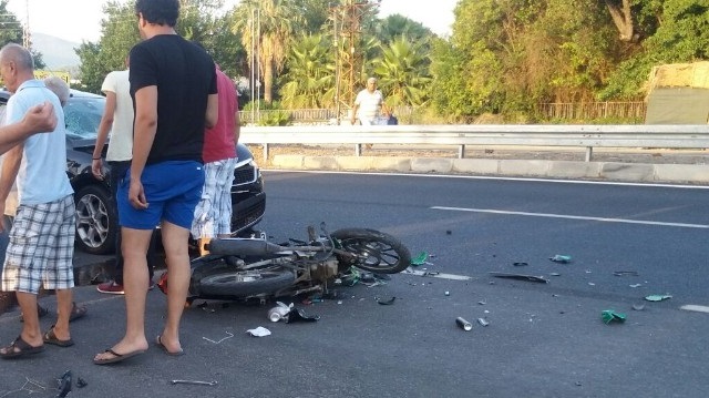 Muğla’nın Köyceğiz ilçesinde, otomobille, motosikletin çarpışması sonucu 1 kişi yaralandı.
