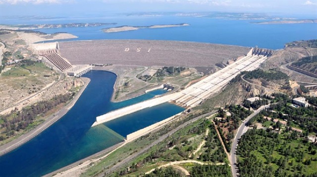 Atatürk Barajı Türk mühendislerin alın teriyle çeyrek asırdır milli ekonomiye destek sağlıyor.
