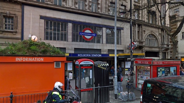 Londra'da Holborn metro istasyonunda yangın ihbarı yapıldı. 