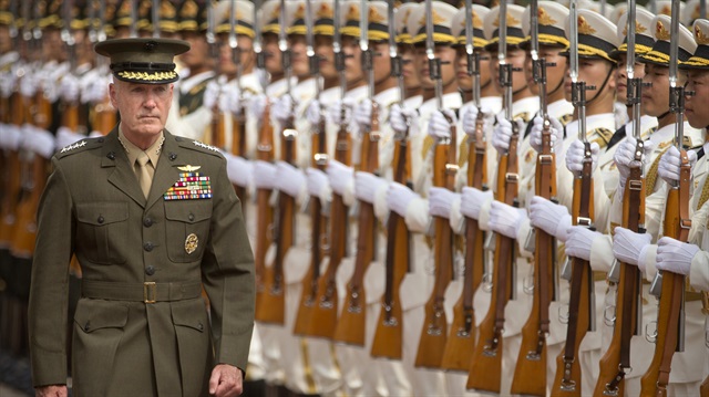 Joint Chiefs Chairman Gen. Joseph Dunford reviews a Chinese honor guard 