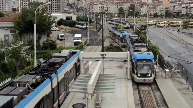 Zeytinburnu tramvay hattı yerin altına alınıyor.
