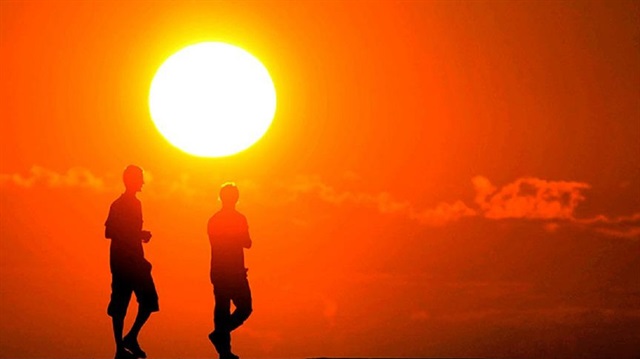 Cildi güneş ışınlarına hassas kişiler ve kemoterapi tedavisi alanlar güneşin zararlı etkilerine karşı korunmalıdır.