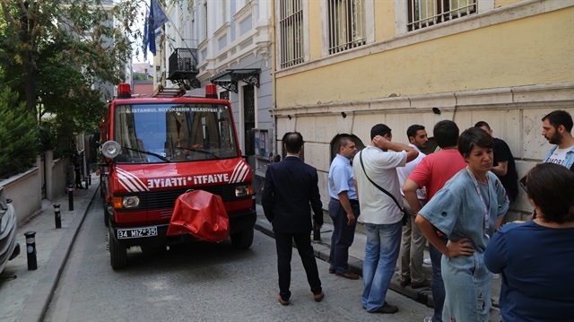 Yunanistan’ın İstanbul Başkonsolosluğu’nda ufak çapta yangın çıktı. 