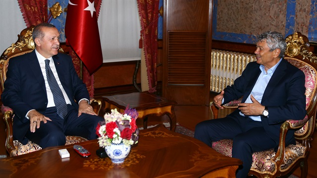 Cumhurbaşkanı Recep Tayyip Erdoğan, yaklaşan milli maçlar öncesi teknik direktör Lucescu'dan takımın durumuna dair bilgi aldı.