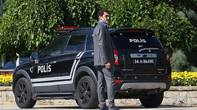 Kenan İmirzalıoğlu, film nedeniyle kılıktan kılığa girdi.