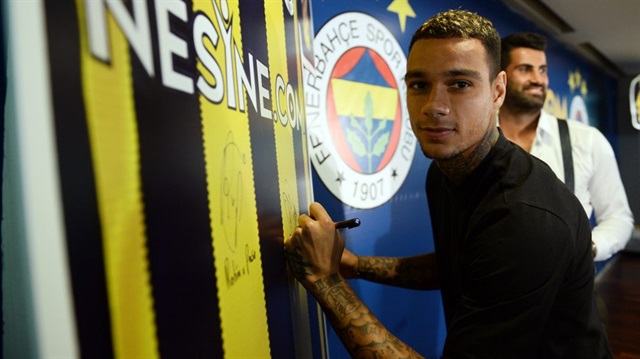 Geçtiğimiz sezon başında bedelsiz olarak Fenerbahçe'ye transfer olan Van der Wiel, gelecek sezon Serie A'da forma giyecek.