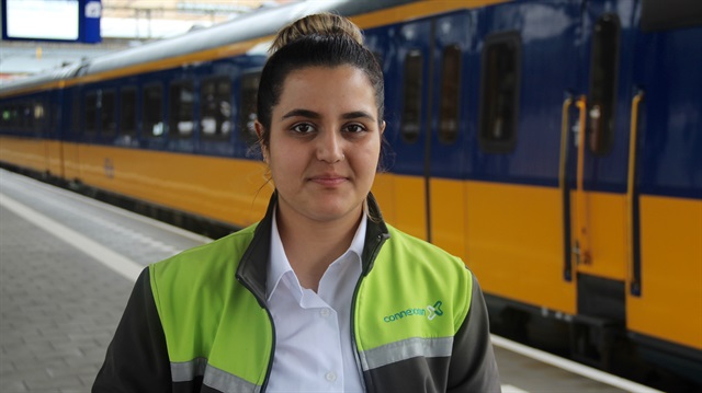 "عائشة" تركية الأصل أصغر قائدة قطار بهولندا