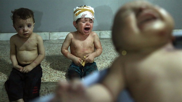 Şam'ın Cobar Mahallesi'nde hastanede Esed bombardımanında yaralanan çocuklar...