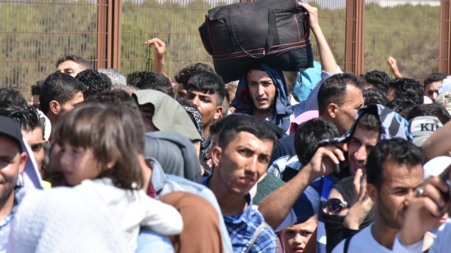 Beş günde yaklaşık 12 bin Suriyeli ülkelerine geçiş yaptı.