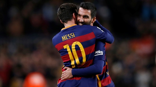 Milli futbolcu Arda Turan Barcelona formasıyla çıktığı 55 maçta 15 gol ve 11 asistlik performans göstermişti.