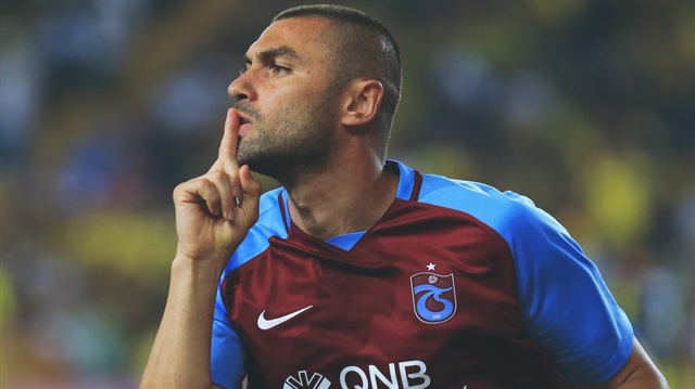 Burak Yılmaz, Trabzonspor formasıyla 2017-18 sezonundaki 3. golünü atma başarısı gösterdi. 
