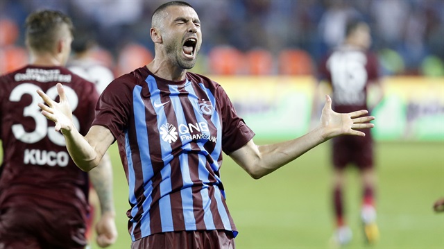 Burak Yılmaz, Trabzonspor'la bu sezon çıktığı 2 resmi maçta 3 gol attı. 