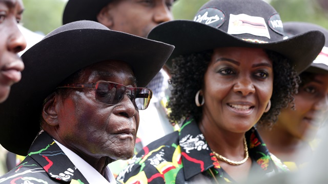 President Robert Mugabe (L) and his wife Grace Mugabe (R)