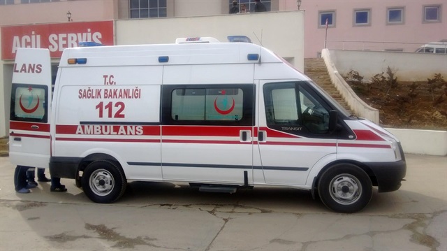 Bodrum'da lastiği patlayan taksi yoldan çıktı: 3 yaralı