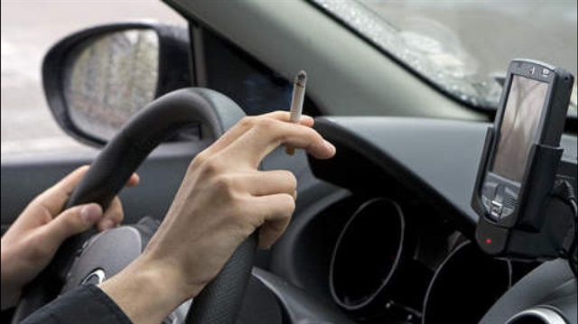 Toplu taşıma araçlarında uygulanan sigara içme yasağı, özel araçları da kapsayacak.