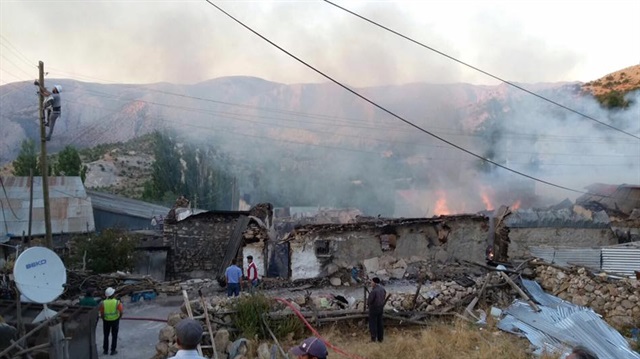 Erzincan Kemaliye'de 11 ev yangında kül oldu