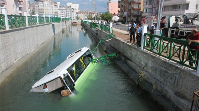 Tokat haber-Halk midibüsü sulama kanalına düştü: 5 yaralı