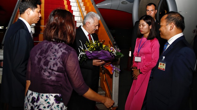 Başbakan Yıldırım çiçeklerle karşılandı