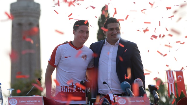 Antalyaspor’dan Nasri’ye özel imza töreni