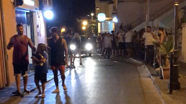 İtalya'nın batısındaki Ischia Adası'nda 4 büyüklüğünde deprem meydana geldi. Deprem sonrası panikleyen halk sokağa çıktı. 