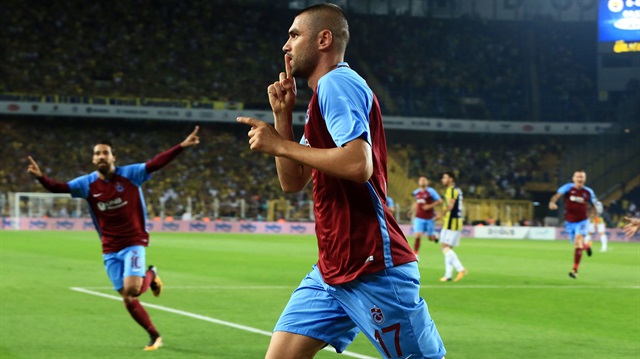 Burak Yılmaz Trabzonspor'un Fenerbahçe ile oynadığı mücadelede bir gol kaydetti.
