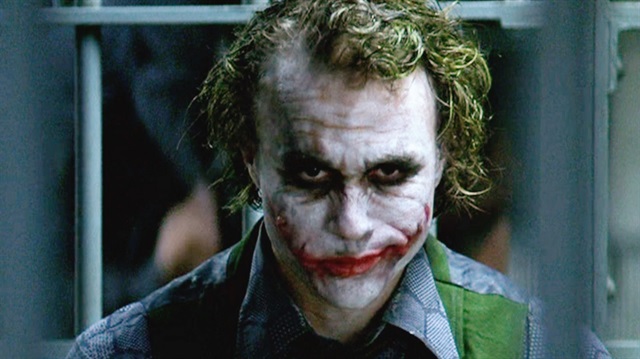 Sinema evreninde yer alan karakterler arasında tüm zamanların en kötü karakterlerinden birisi olarak gösterilen “Joker” için solo bir film geleceği açıklandı. 