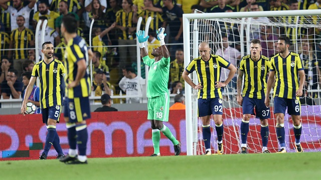 Fenerbahçe-Vardar maçı sonrasında taraftarlar oynanan oyunu ıslıkladı. 