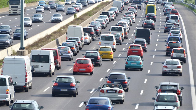 ​Motorlu Araç Satıcıları Federasyonu Başkanı Aydın Erkoç, Türkiye'de trafiğe kayıtlı 21 milyonun üzerinde aracın bulunduğu ve Kurban Bayramı tatilinde birçok araç sahibinin yollarda olacağını belirtti.