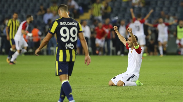 UEFA Avrupa Ligi play-off turunda, 2-0 yenildiği ilk maçın rövanşına çıkan sarı lacivertliler, Kadıköy'de de rakibine 2-1 mağlup oldu. 