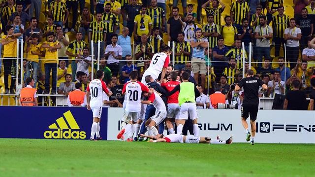 Fenerbahçeli taraftarlar tek oyuncu dışında herkesi ıslıkladı