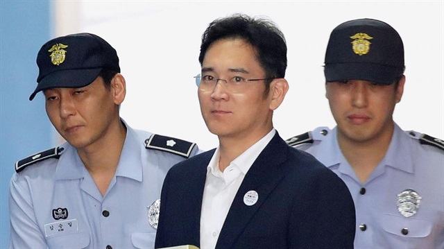 Lee'nin karıştığı skandal, önceki Cumhurbaşkanı Park Geun-Hye'ye kadar uzanmış ve Mart ayında Park'ın görevden uzaklaştırılmasına yol açmıştı.