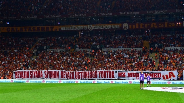 Galatasaray taraftarından ders niteliğinde pankart.
