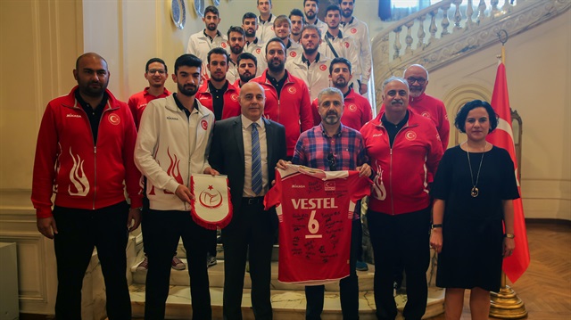 طائرة: مدرب تركيا ينتقد نظام مونديال الشباب بالقاهرة