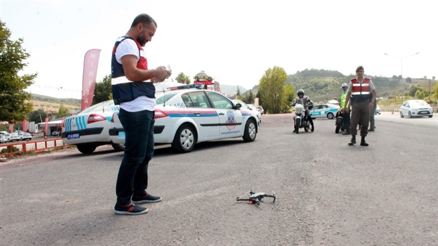 Ekipler, kural ihlallerinin önüne geçmek ve kazaları önlemek için drone ile kontrollere başladı.