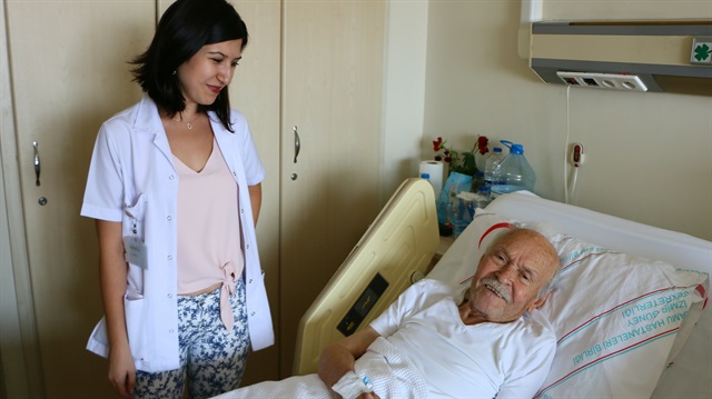 Muzaffer İzgü, 84 yaşında kanser nedeniyle hayatını kaybetti