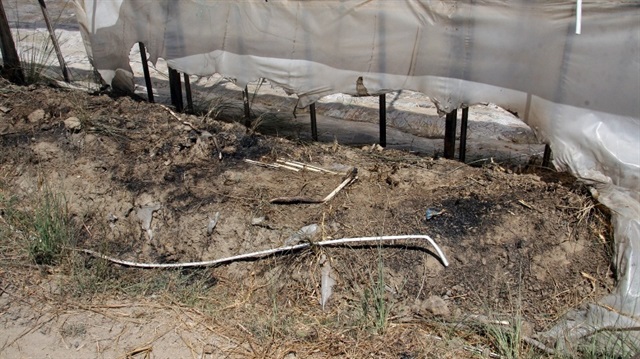 Yangında 4 çiftçinin 100 bin TL değerindeki 7 plastik serası zarar gördü