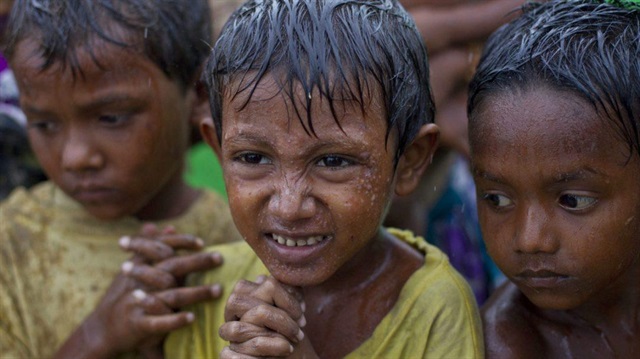 Myanmar ordusu, Arakanlı Müslümanlara yönelik sistematik bir katliam politikası yürütüyor.