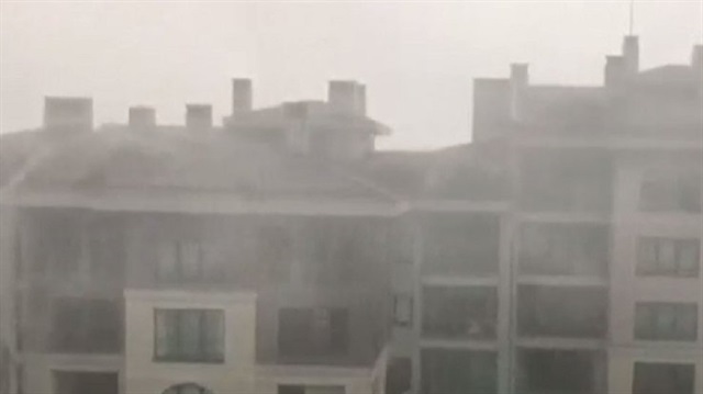 İstanbul'un kuzeyinde sağanak yağış ve fırtına etkili olmaya başladı.