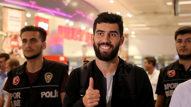 Fenerbahçe'nin yeni transferi Luis Neto, İstanbul'a geldi. 