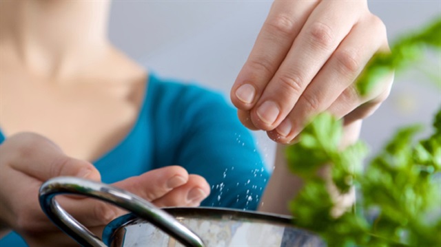 زيادة تناول الملح يضاعف خطر الإصابة بقصور القلب