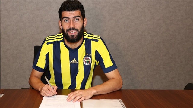 Neto Fenerbahçe'ye imzayı attı.